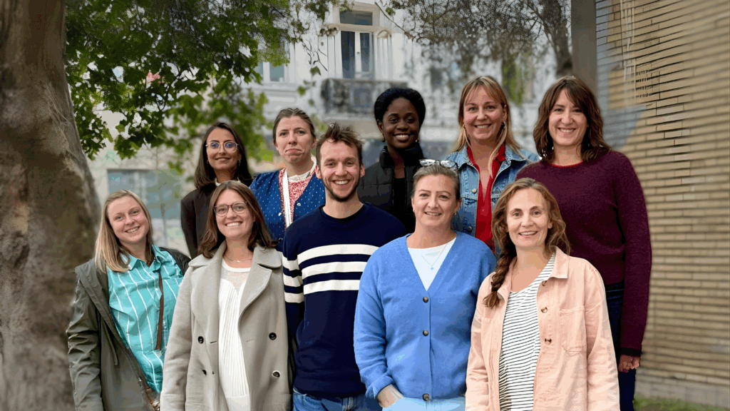 Picture of the experts that answer in the helpline.